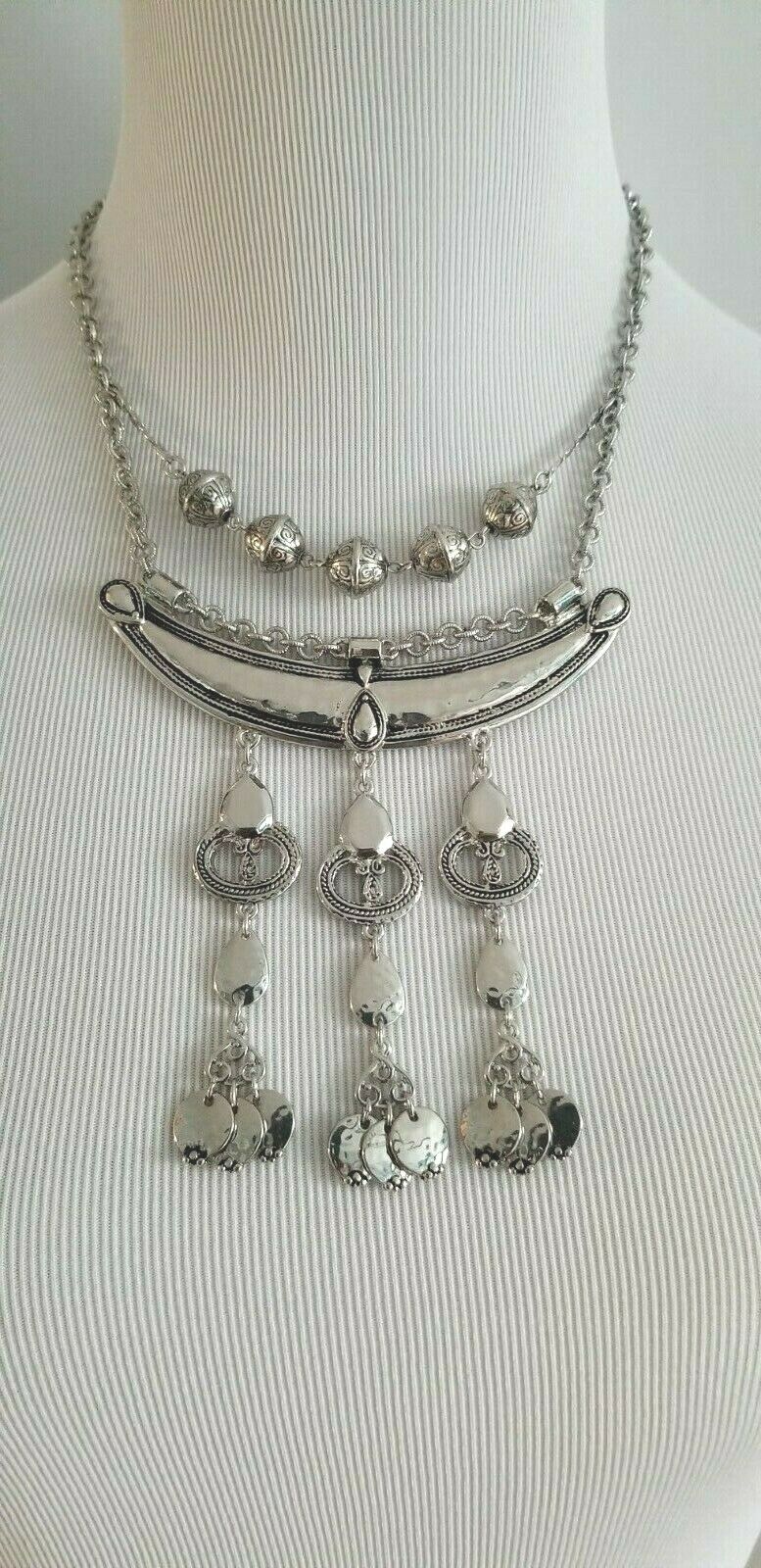 CHICO'S SILVER METAL HAMMERED BIB NECKLACE