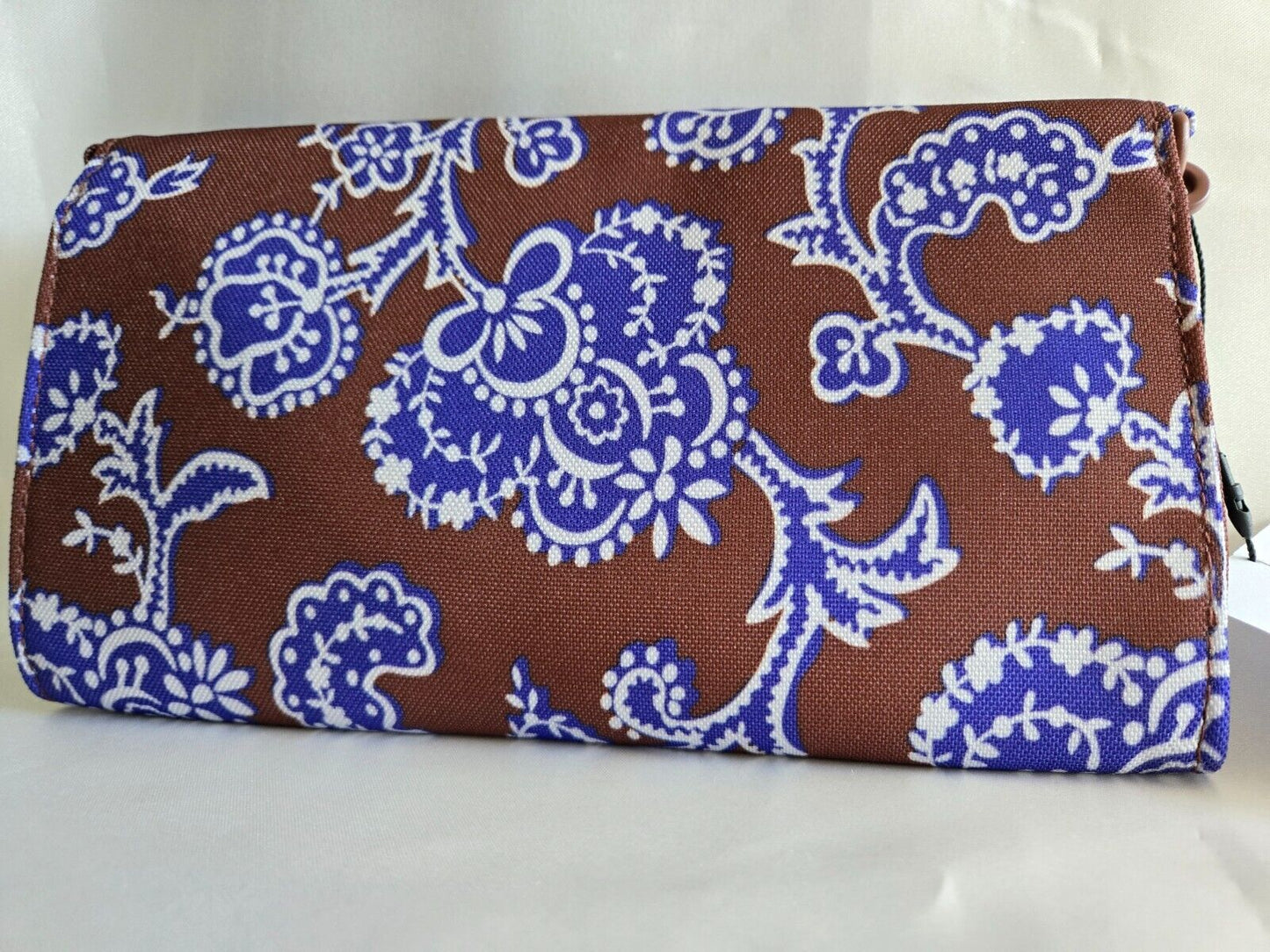 Vera Bradley Lighten Up Wallet Crossbody, Cotswolds