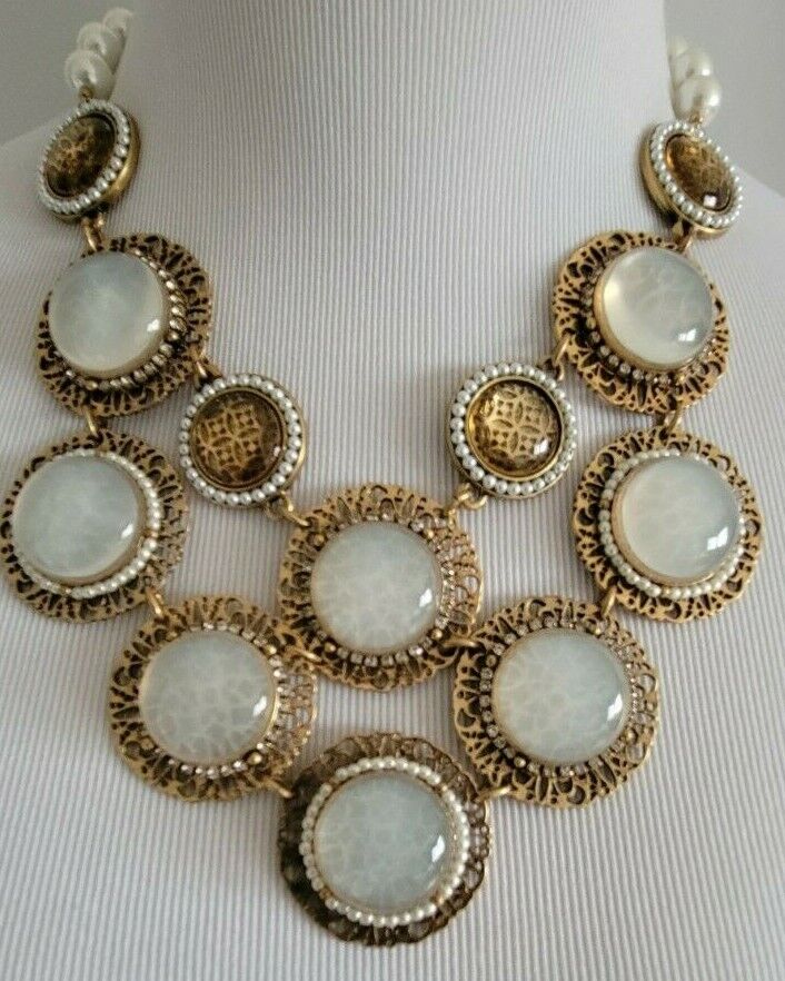 CHICO'S FAUX PEARL BIB NECKLACE