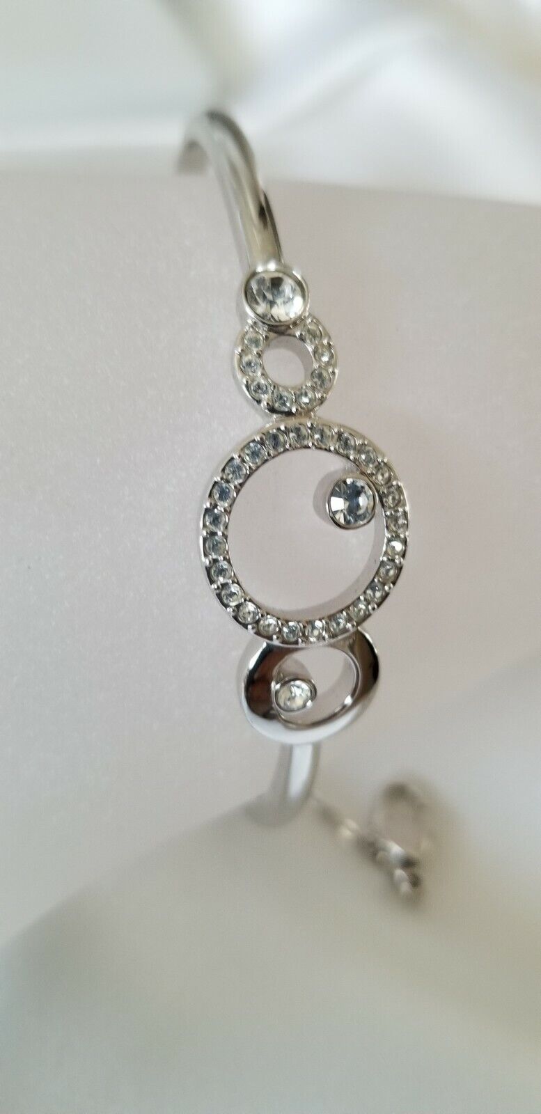 SWAROVSKI SYMBOLIC BANGLE, WHITE, RHODIUM PLATED