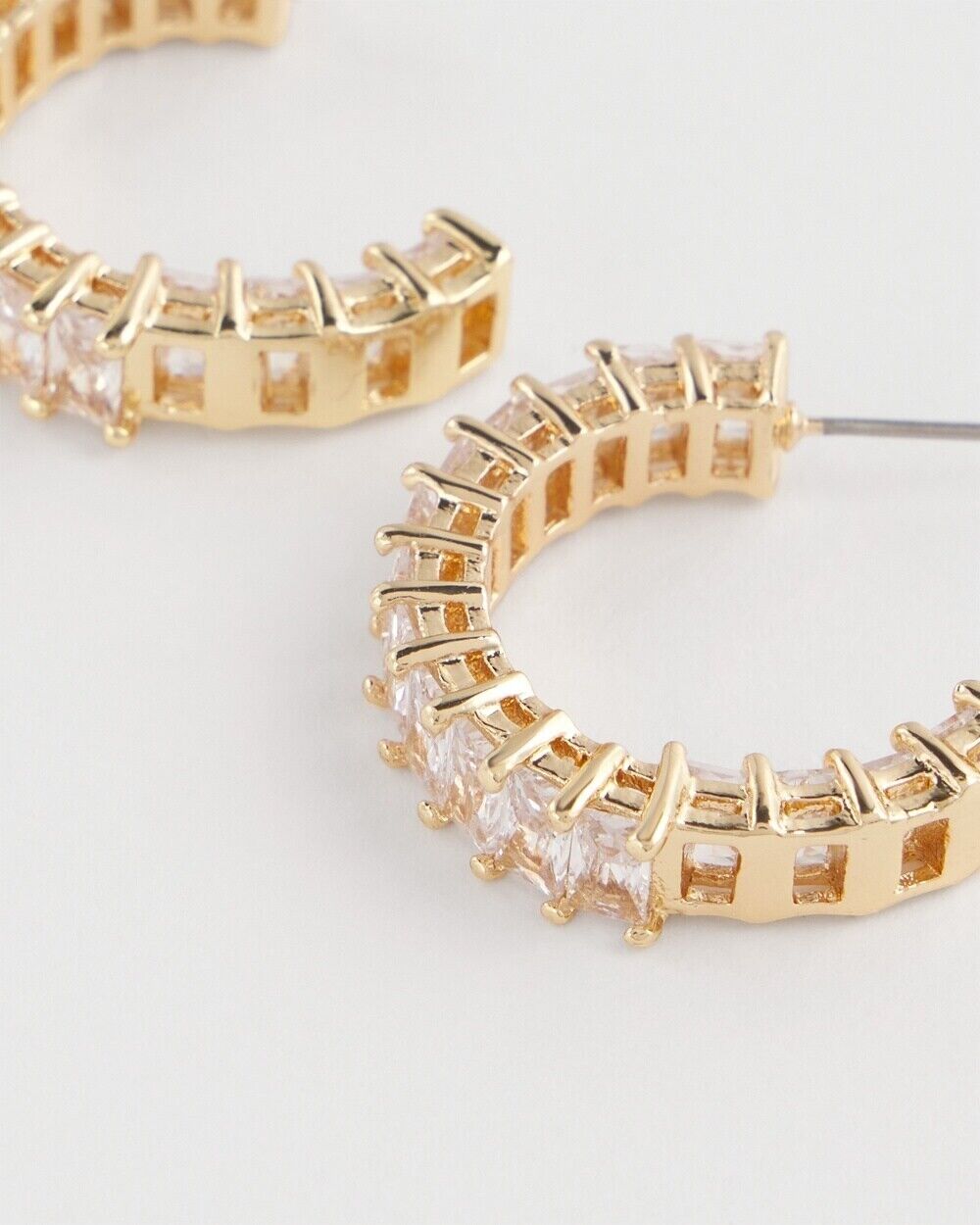 CHICO'S NO DROOP GOLD TONE BAGUETTE HOOP EARRINGS