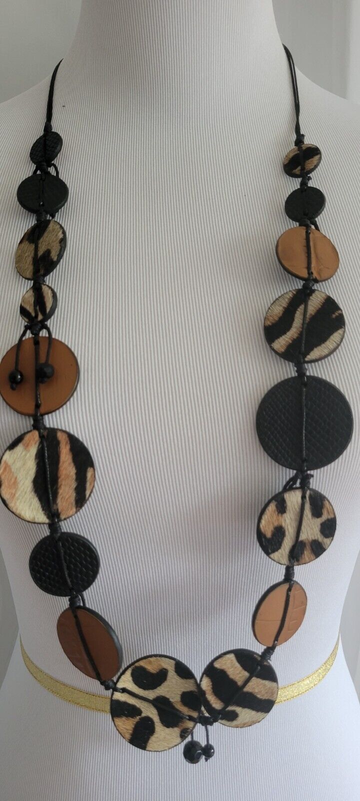 CHICO'S ADJUSTABLE LEATHER NECKLACE