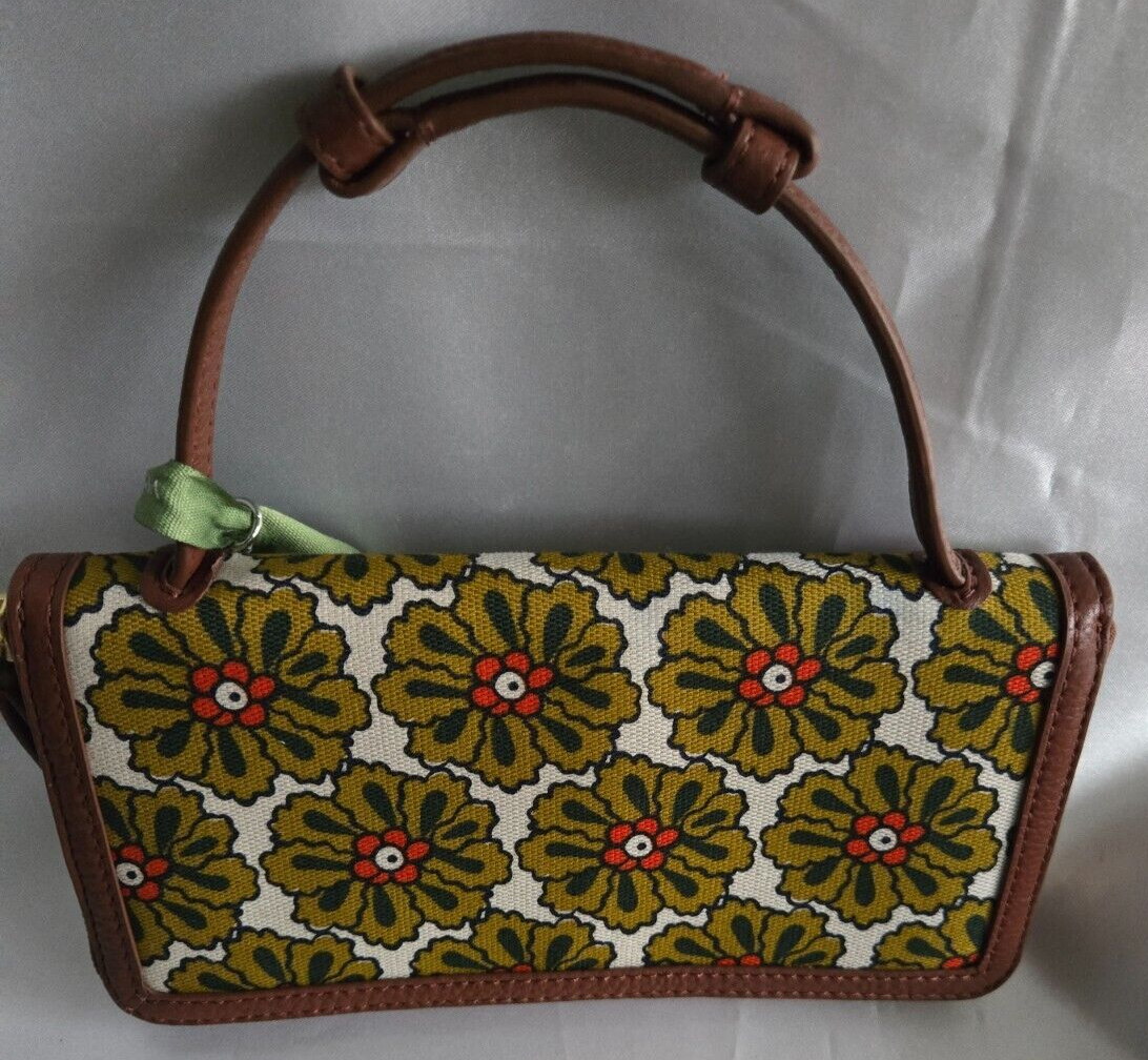 Vera Bradley Accordion Wristlet, Pinwheels in Oxford Canvas