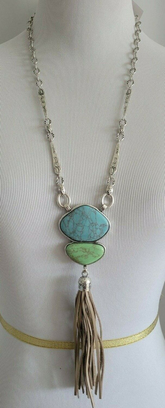 CHICO'S MULTICOLOR PENDANT NECKLACE 