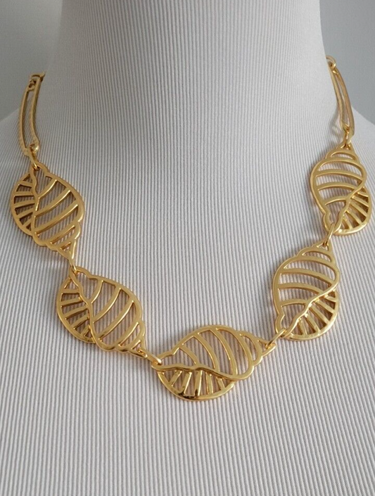 CHICO'S SHELL GOLD TONE BIB NECKLACE