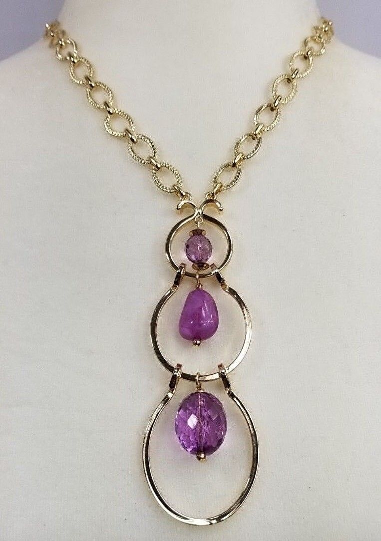 CHICO'S SHORT PURPLE PENDANT NECKLACE