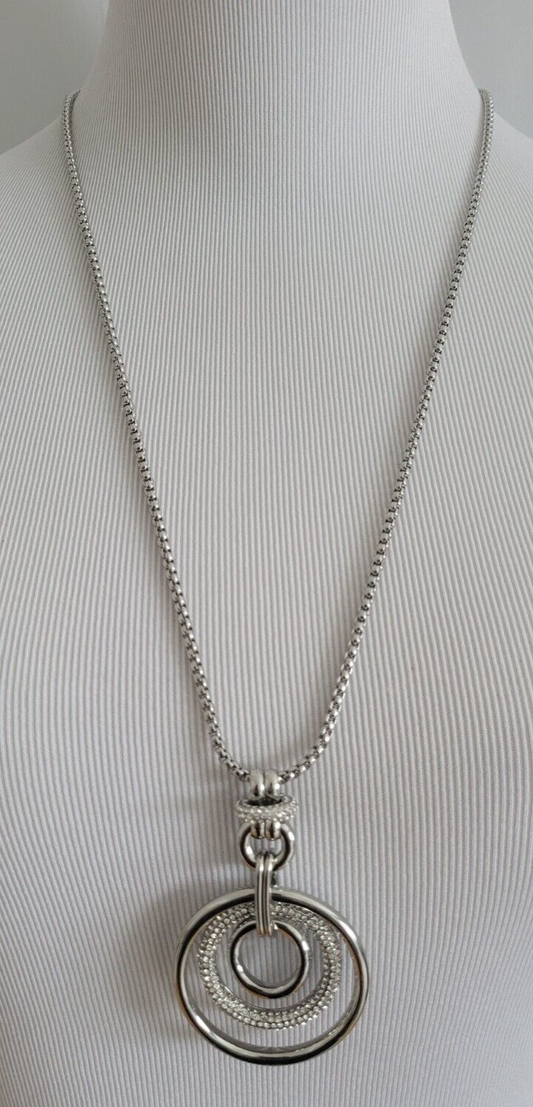 CHICO'S ADJUSTABLE SILVER TONE PENDANT NECKLACE