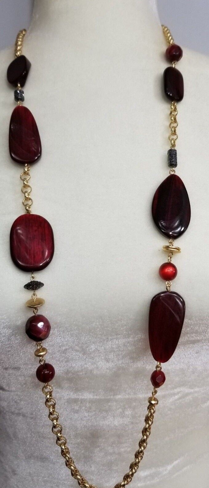 CHICO'S RED AND GOLD-TONE SINGLE-STRAND NECKLACE