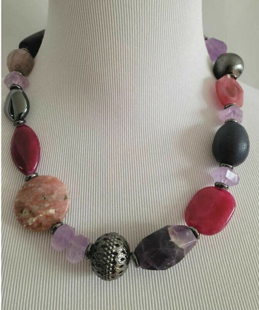CHICO'S MULTICOLOR SINGLESTRAND NECKLACE