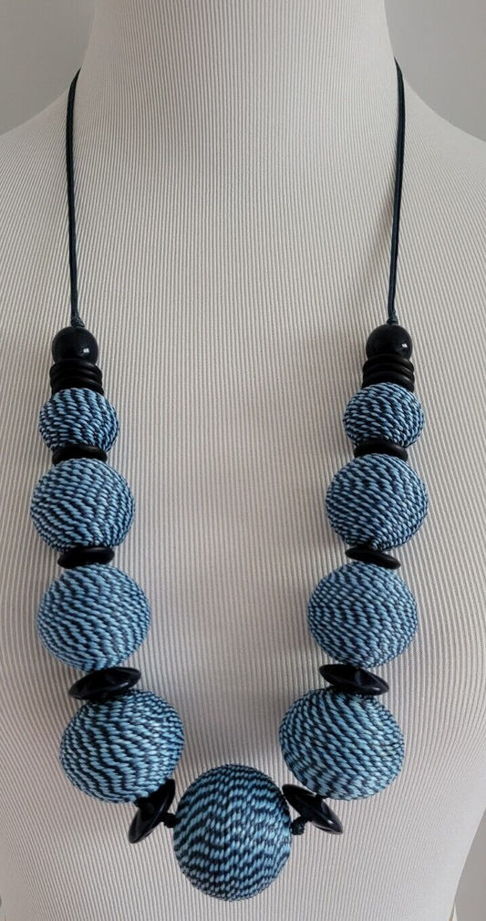 CHICO' S ADJUSTABLE SINGLE STRAND NECKLACE