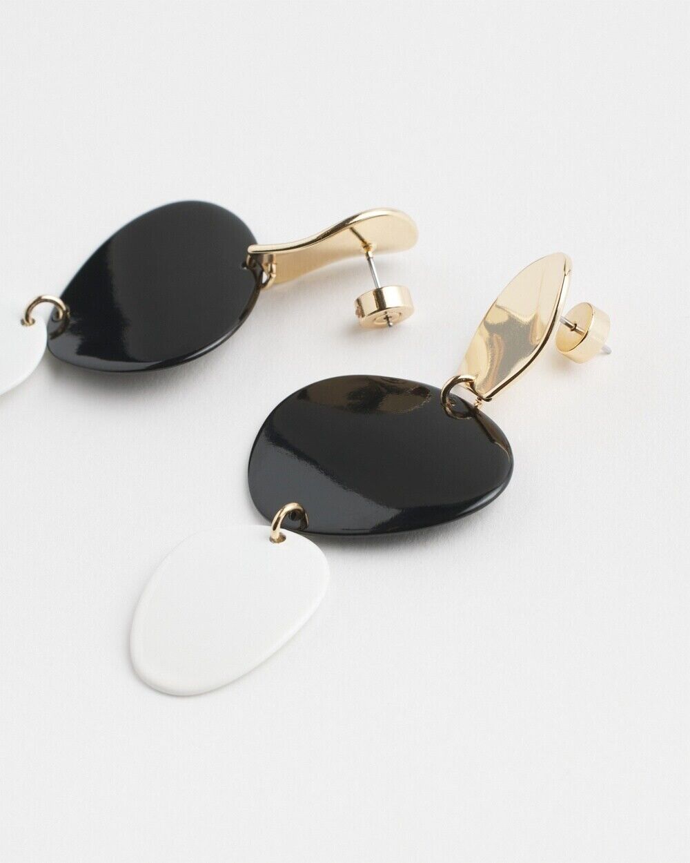 CHICO'S NO DROOP TWO TONE LINEAR EARRINGS