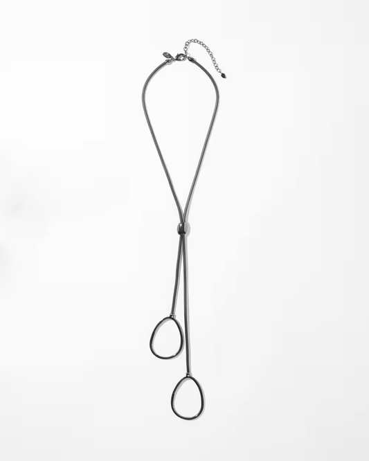 CHICO' S BLACK PENDANT NECKLACE
