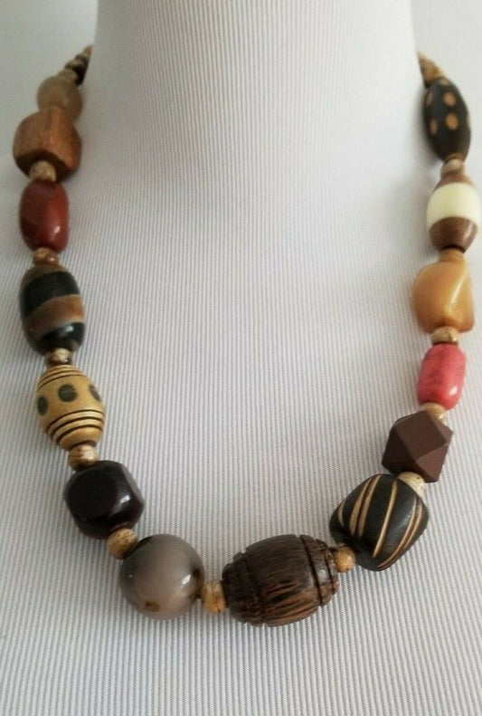 CHICO'S SHORT CHERRY-COLORED BEADED NECKLACE