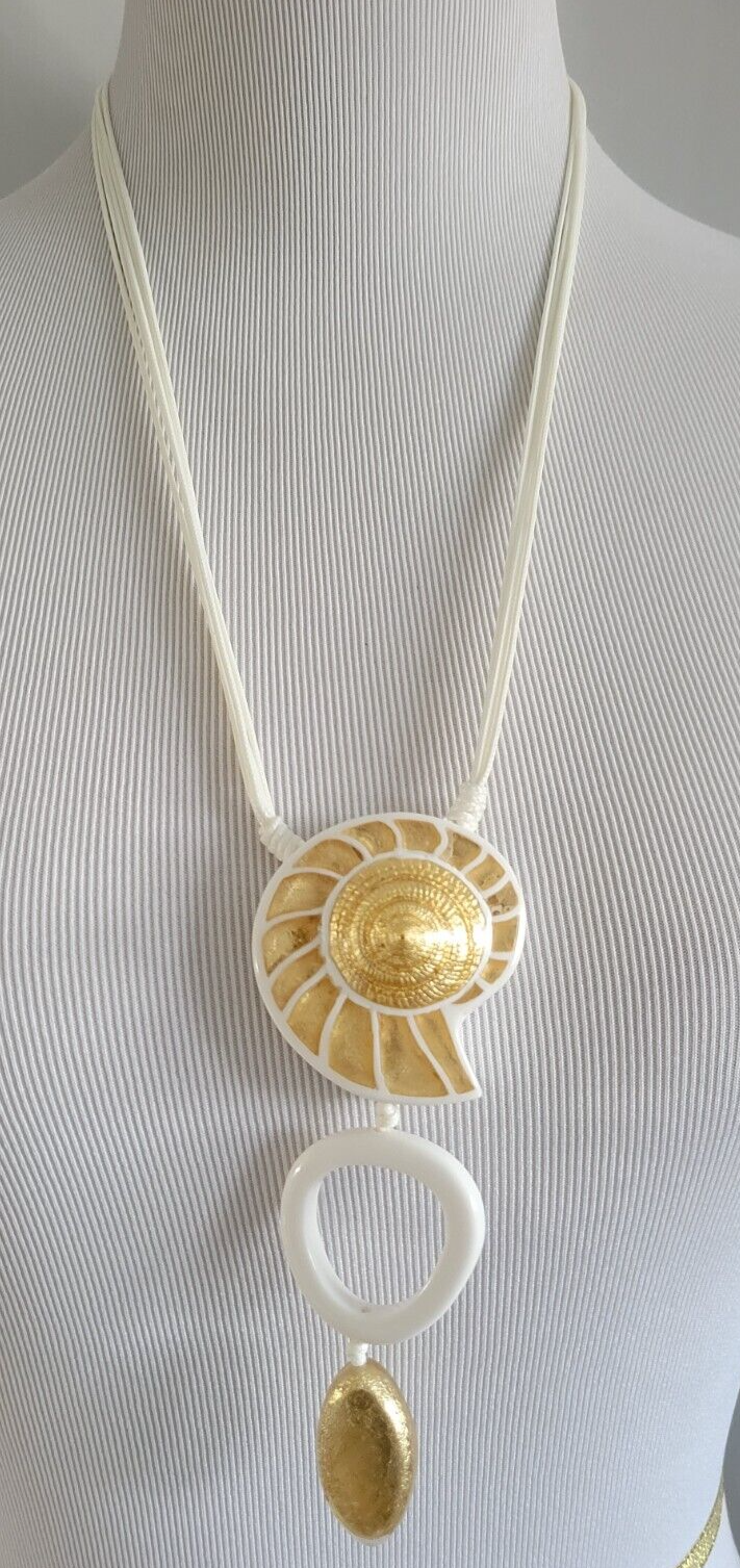 CHICO' S ADJUSTABLE PENDANT NECKLACE