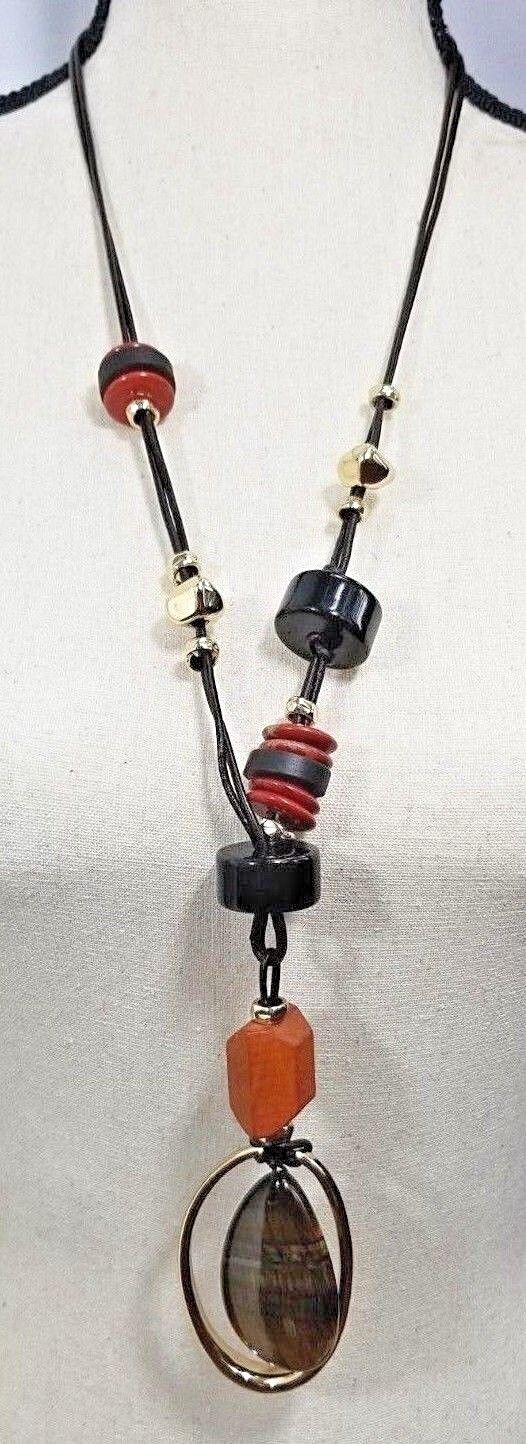 CHICO'S LONG NEUTRAL PENDANT NECKLACE