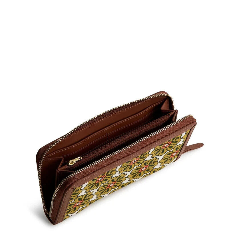 Vera Bradley Accordion Wristlet, Pinwheels in Oxford Canvas