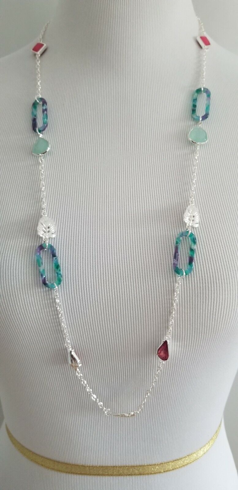 TALBOTS LEAF SURPRISES NECKLACE