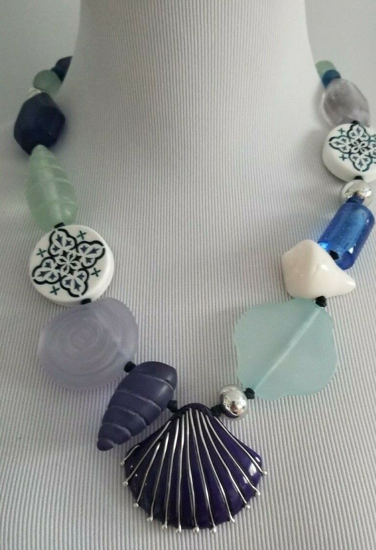 CHICO'S COBALT AND AQUA BIB NECKLACE