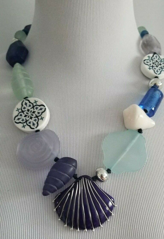 CHICO'S COBALT AND AQUA BIB NECKLACE
