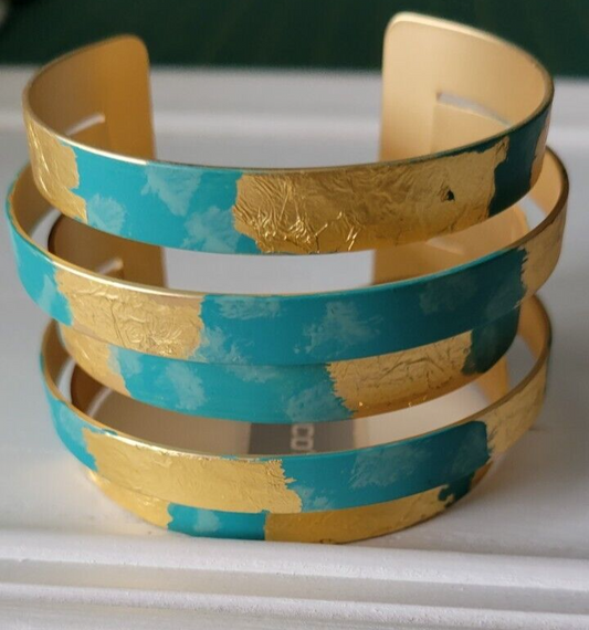 CHICO'S TURQUOISE AND GOLD TONE CUFF  BRACELET