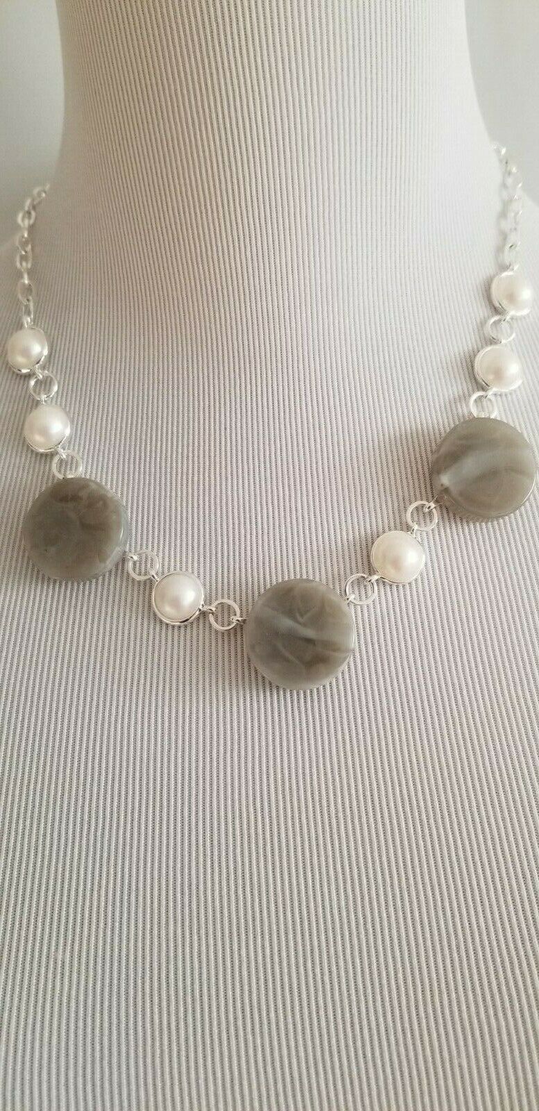 ANN TAYLOR PEARLIZED STATEMENT NECKLACE