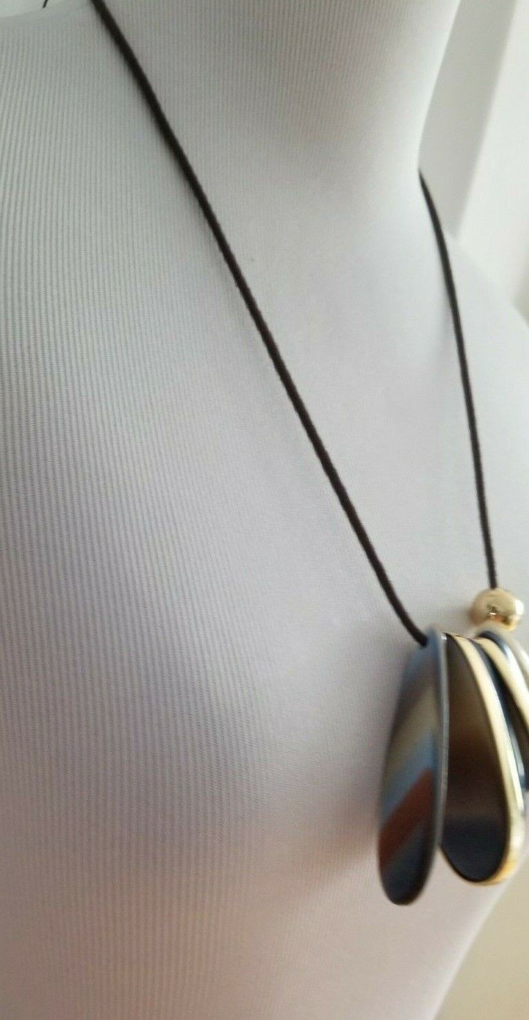 CHICO'S CONVERTIBLE BLUE AND NEUTRAL PENDANT NECKLACE