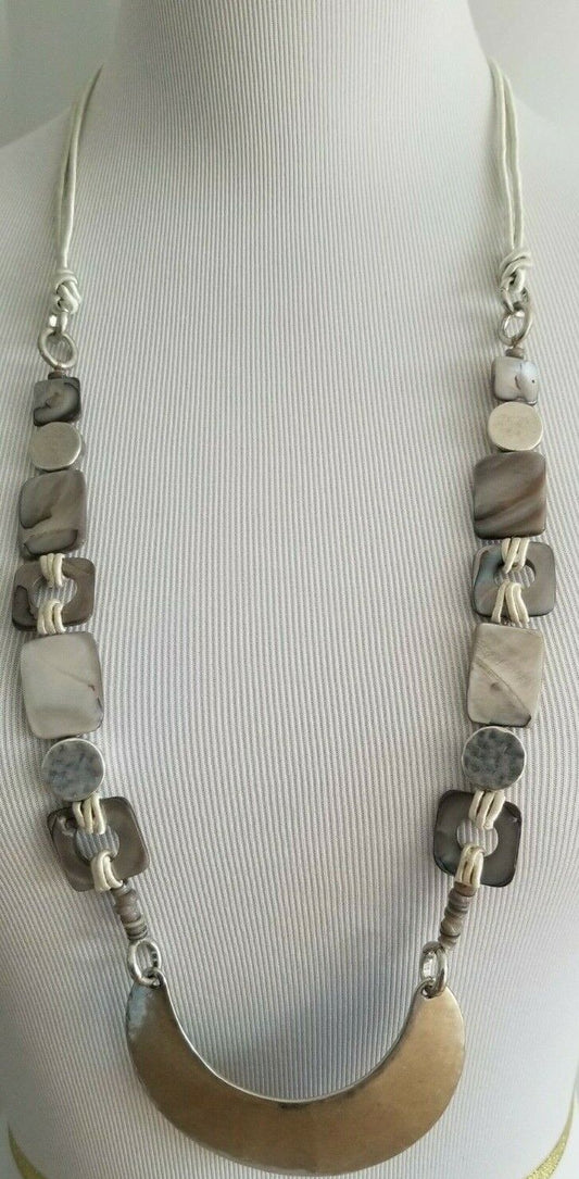CHICO'S NEUTRAL SHELL AND SILVERTONE SINGLE-STRAND NECKLACE