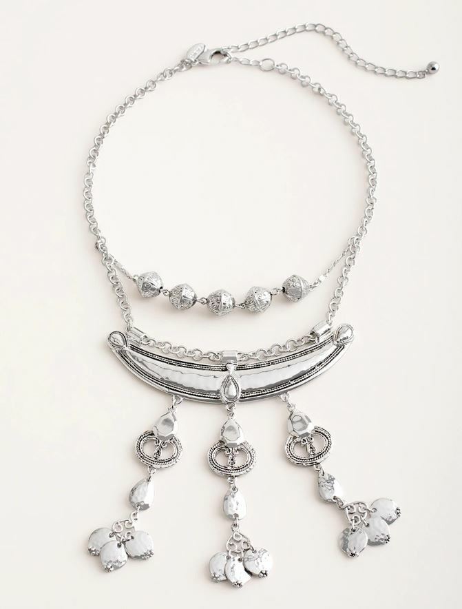 CHICO'S SHORT SLEEK SILVER-TONE BIB NECKLACE