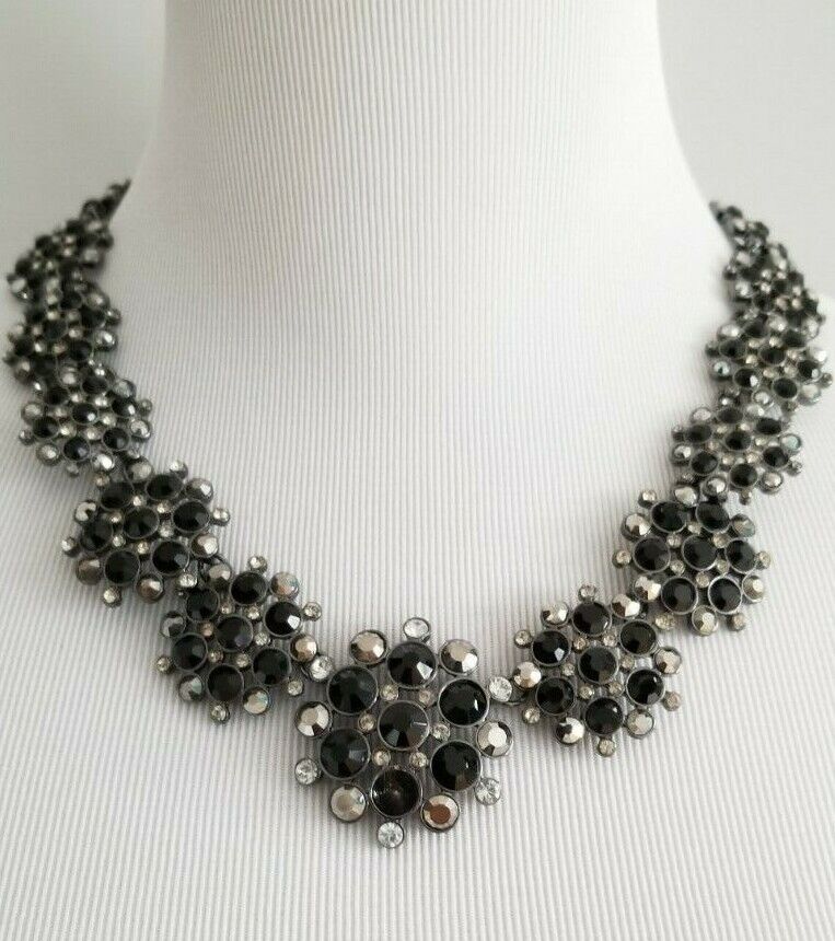 WHITE HOUSE BLACK MARKET BLACK STATEMENT NECKLACE