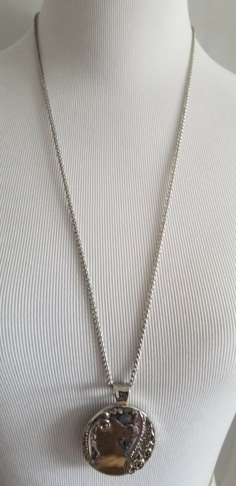 CHICO'S REVERSIBLE MIXED-METAL SHINE PENDANT NECKLACE