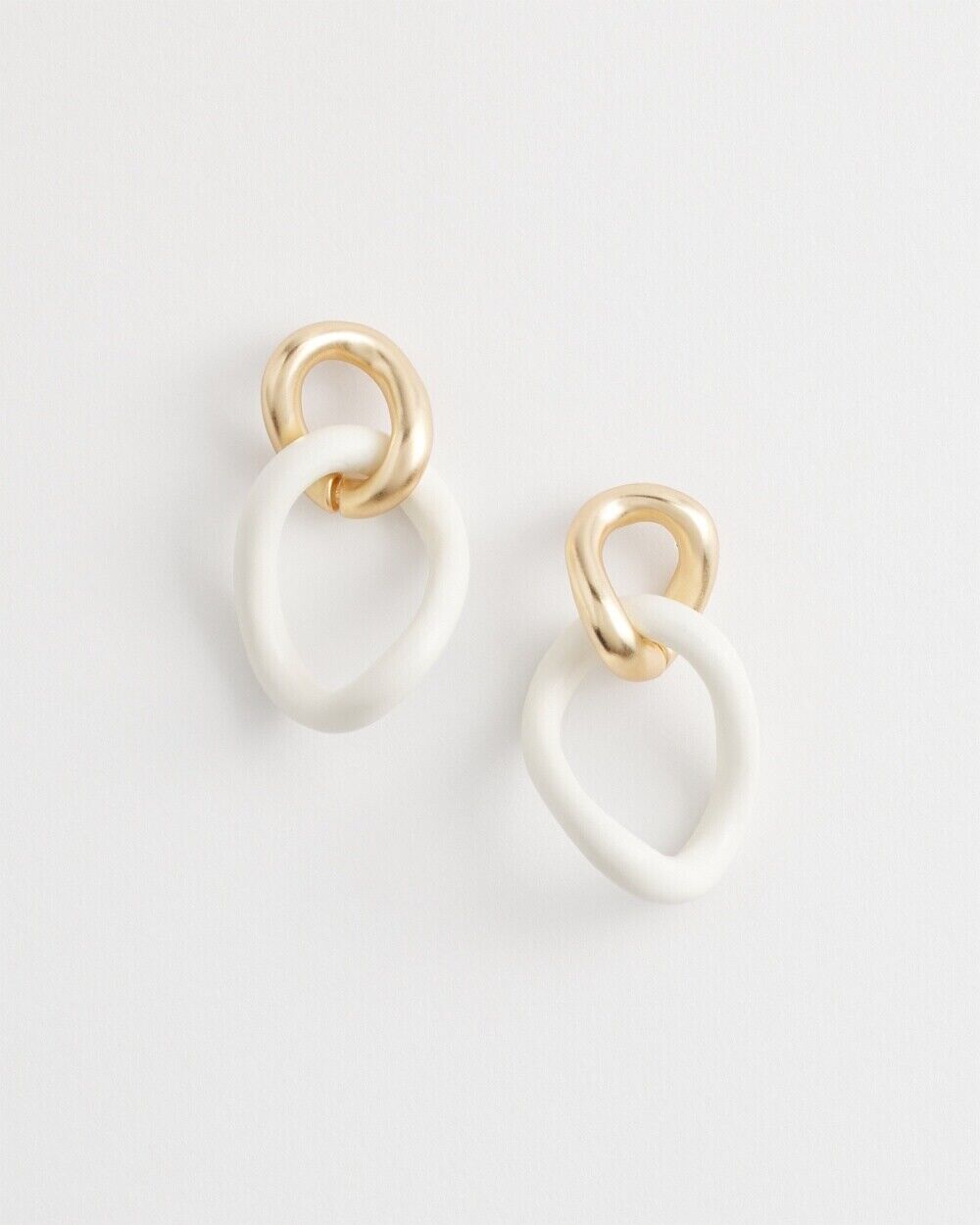 CHICO'S NO DROOP WHITE LINKS EARRINGS