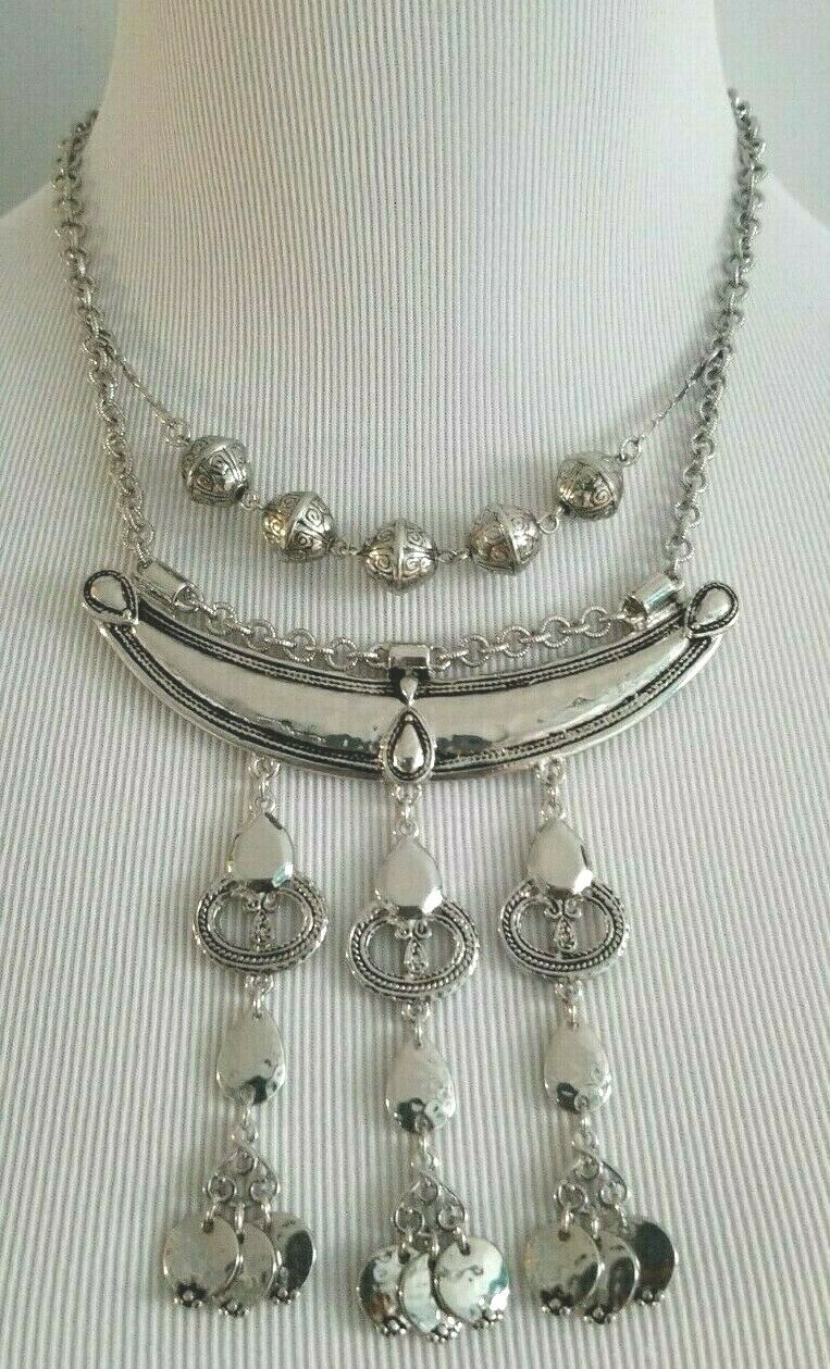 CHICO'S SILVER METAL HAMMERED BIB NECKLACE