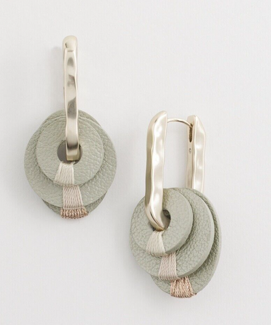 CHICO'S NO DROOP GOLD TONE LEATHER HOOPS EARRINGS