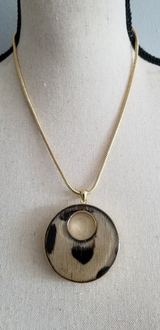 CHICO'S LUNA SHORT PENDANT NECKLACE