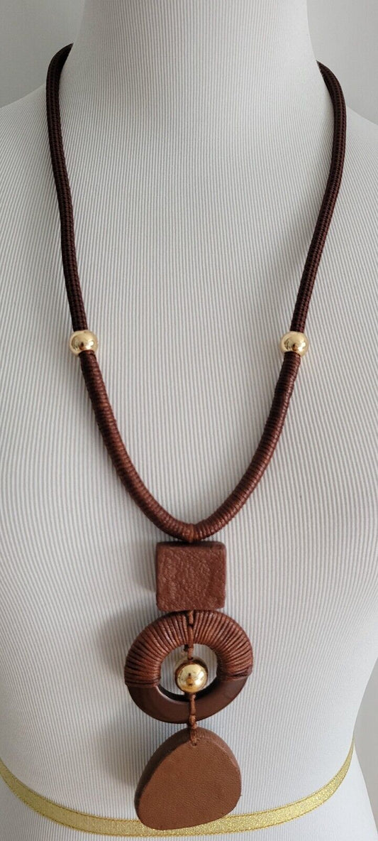 CHICO' S ADJUSTABLE PENDANT NECKLACE