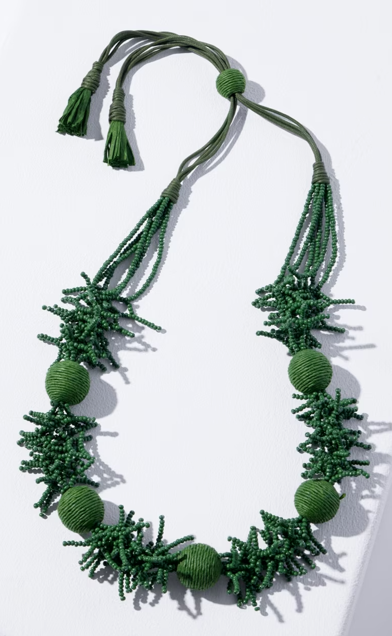 CHICO' S GREEN SEED BEAD ADJUSTABLE NECKLACE