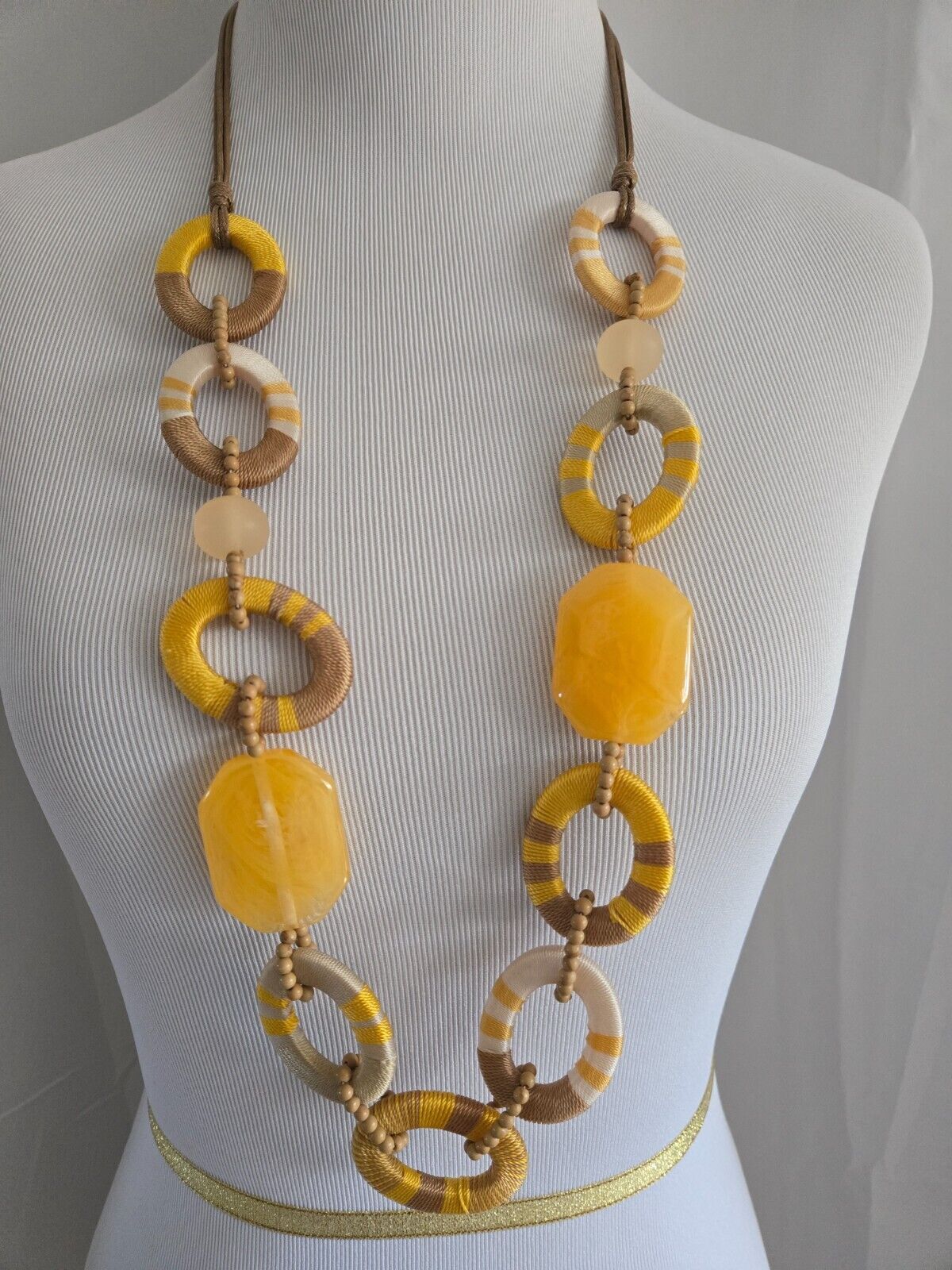 CHICO'S SINGLE STRAND NECKLACE