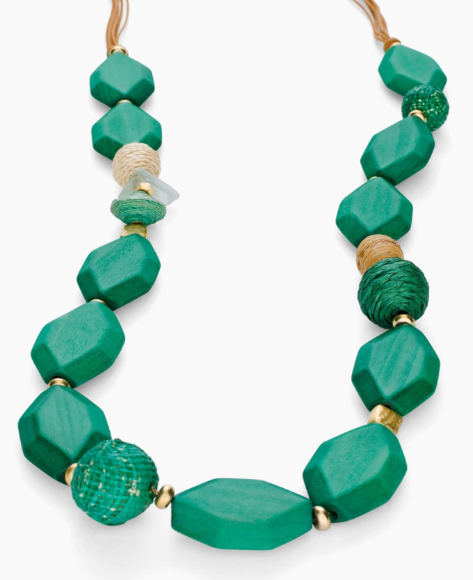 CHICO'S GREEN WOOD BEAD SINGLE-STRAND NECKLACE