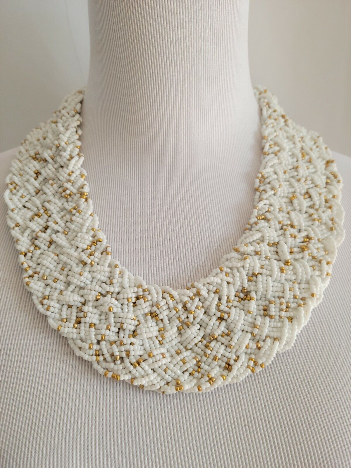 CHICO'S SUMMER WHITE BIB NECKLACE 