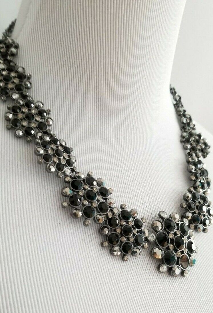 WHITE HOUSE BLACK MARKET BLACK STATEMENT NECKLACE