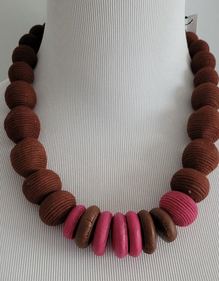 CHICO' S BEADED BIB NECKLACE