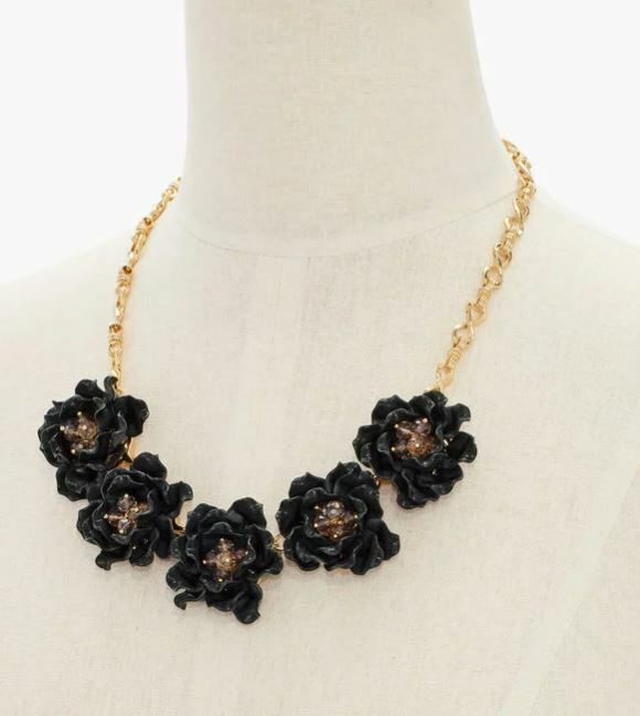 TALBOTS FLOWER NECKLACE