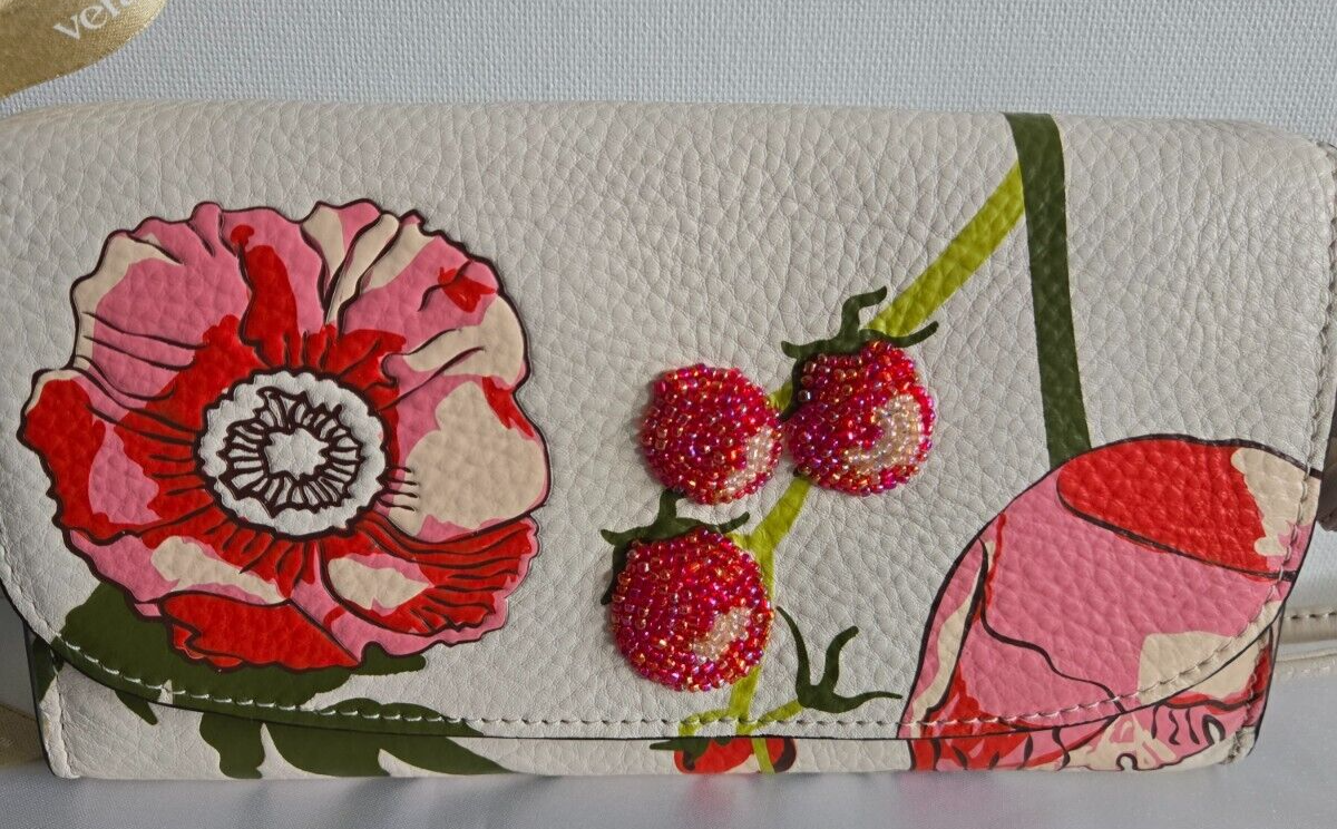 Vera Bradley Meadow bouquet cottage cream in Leather