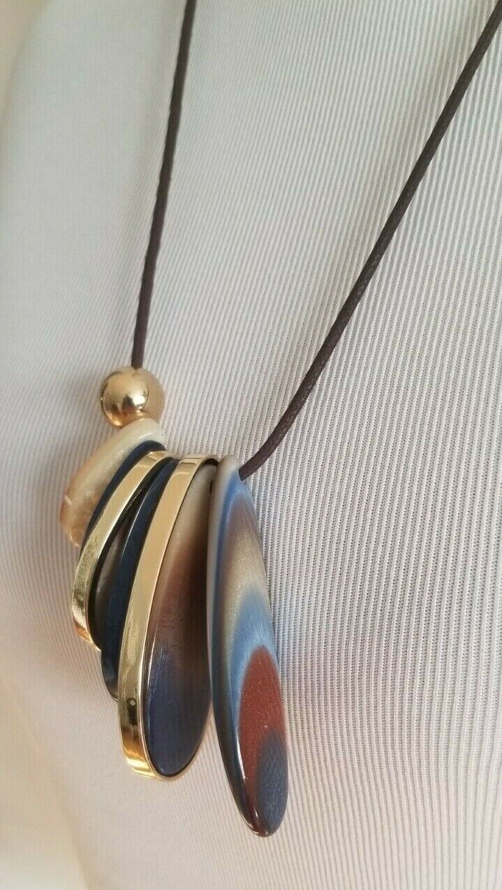 CHICO'S CONVERTIBLE BLUE AND NEUTRAL PENDANT NECKLACE