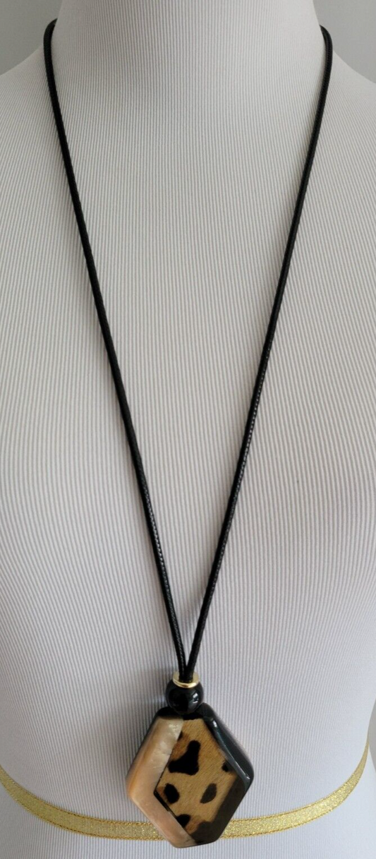 CHICO' S ANIMAL PRINT PENDANT NECKLACE