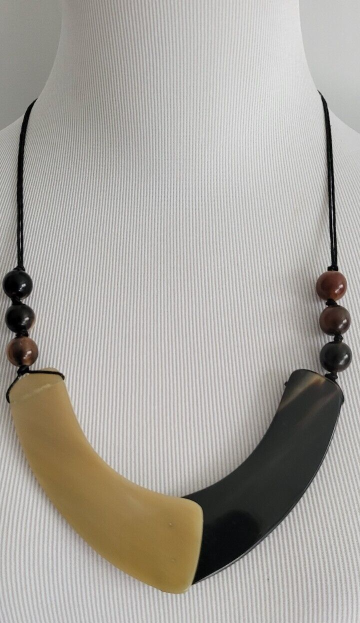 CHICO' S HORN BIB NECKLACE