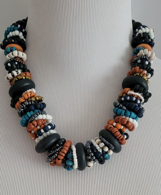 CHICO' S BEADED SINGLE STRAND NECKLACE