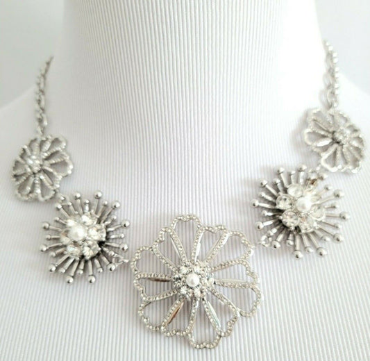 TALBOTS BURSTING BLOOMS SHORT NECKLACE