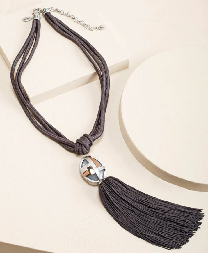 CHICO'S NEUTRAL TASSEL NECKLACE