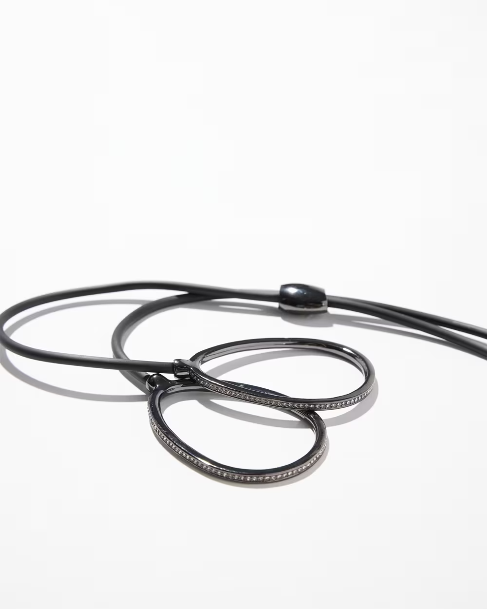 CHICO' S BLACK PENDANT NECKLACE